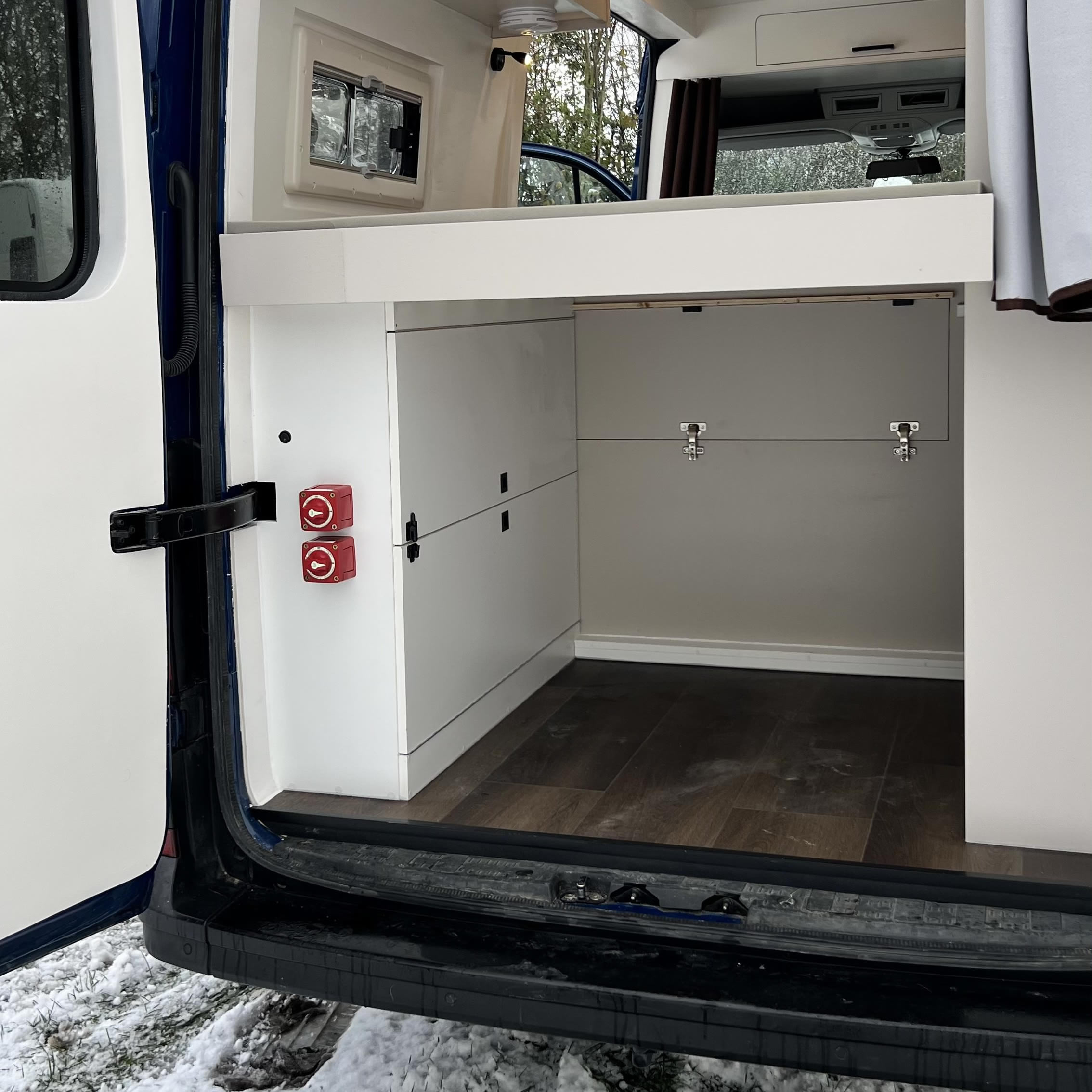 Kiona Campervan - garage
